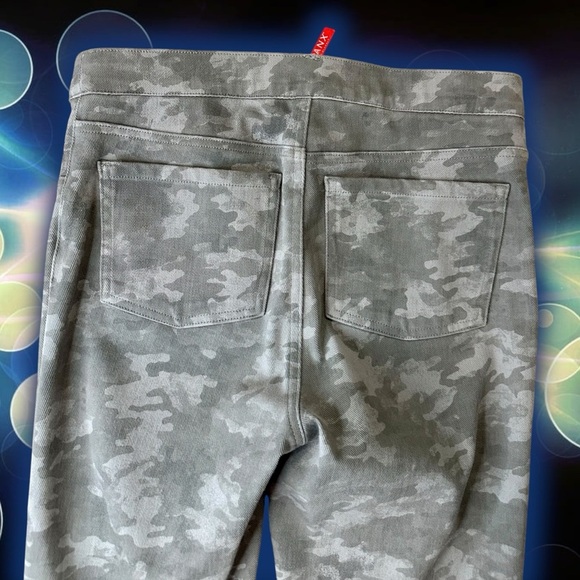 Spanx ‘Ankle Jean-ish Leggings’ in Gray “Stone Wash Camo” Size Medium - Picture 13 of 16